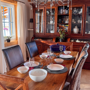 eifelchalet-niederehe-wohnbereich_esstisch